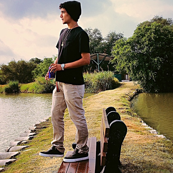 Meet your Posher, Rey - Picture 1 of 1